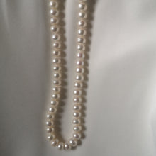 Load image into Gallery viewer, Classic Pearl Knotted Necklace

